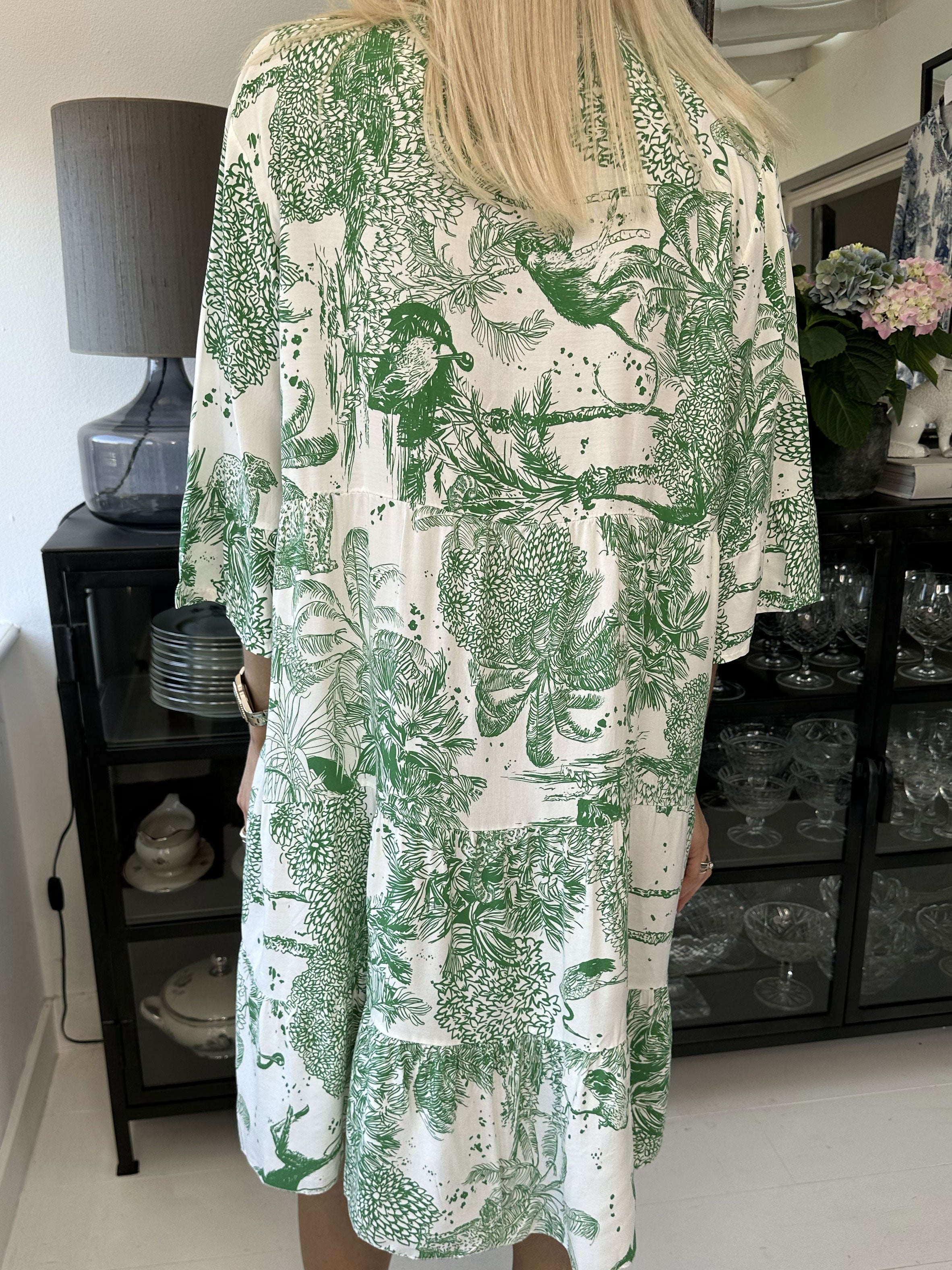 Abbie - Sød kjole med junglemotiv